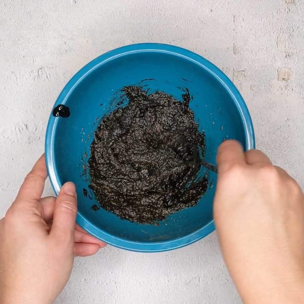 photo of combining wet ingredients for black sesame granola